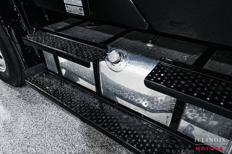 2005 Freightliner M2 106