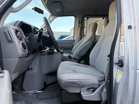2011 Ford E-Series E-350 SD XLT
