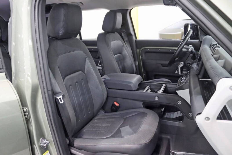 2020 Land Rover Defender 110 SE