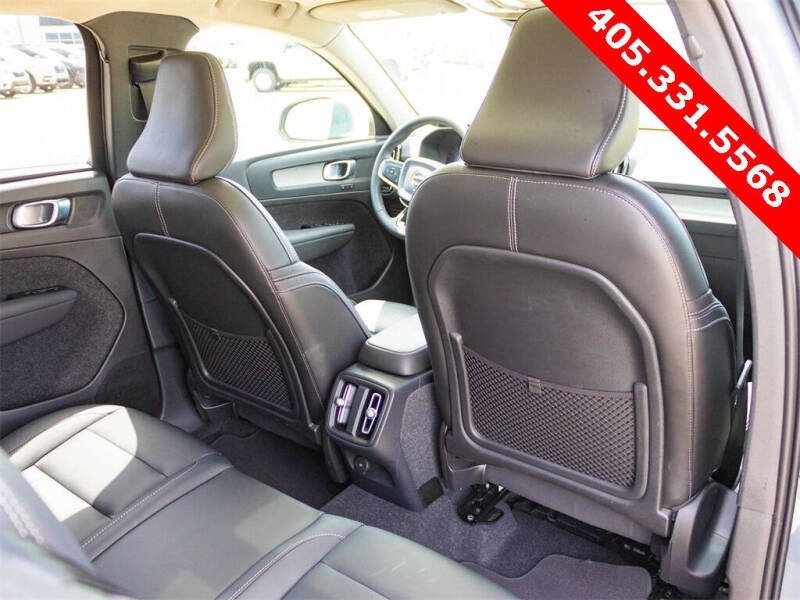 2023 Volvo XC40 B5 Plus Bright Theme