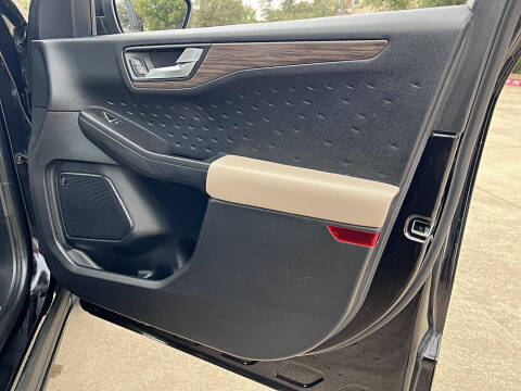 2020 Ford Escape Hybrid Titanium