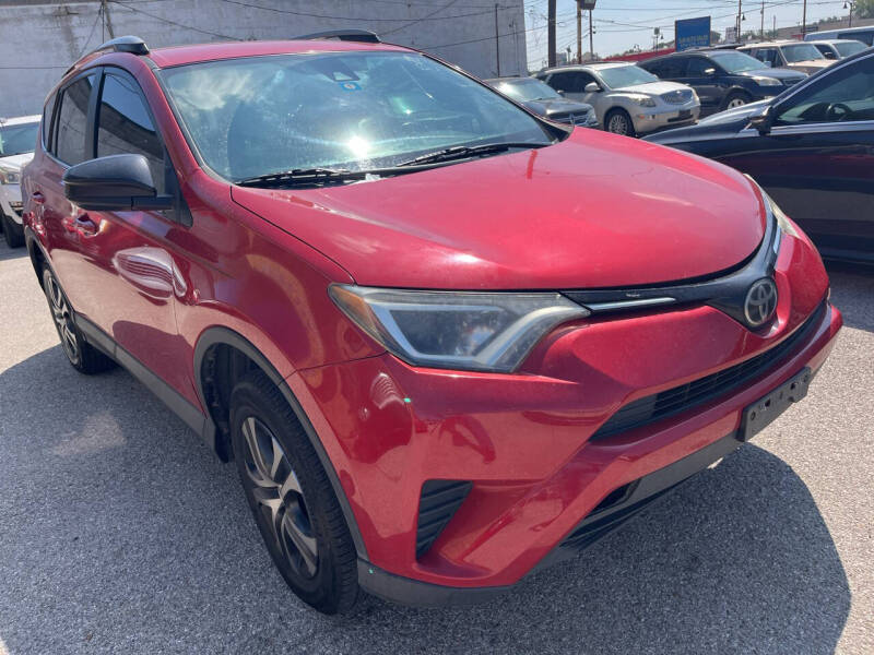 2017 Toyota RAV4 LE photo 2