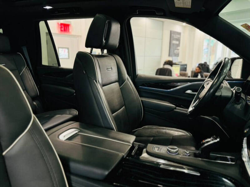 2023 Cadillac Escalade Sport