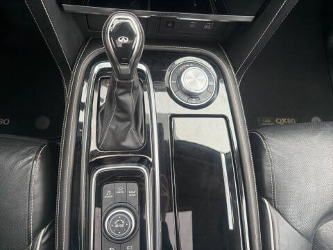 2022 Infiniti QX80 Luxe