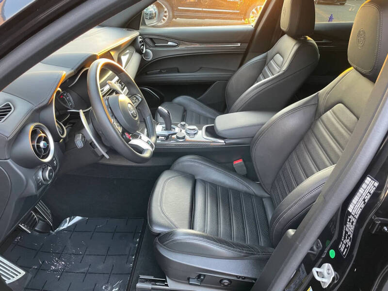 2022 Alfa Romeo Stelvio Quadrifoglio