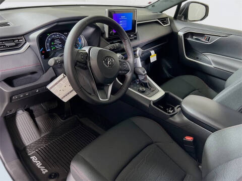 2025 Toyota RAV4 Plug-in Hybrid SE