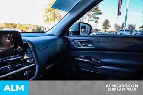 2022 Nissan Pathfinder SV