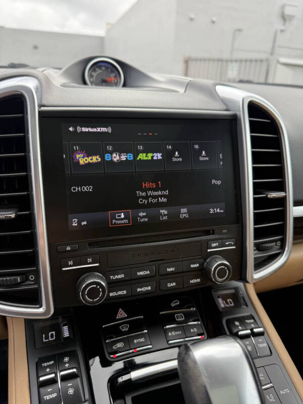 2017 Porsche Cayenne Platinum Edition