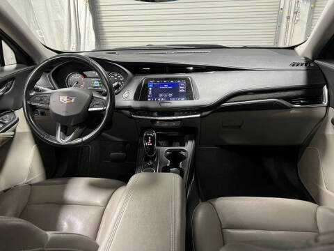 2023 Cadillac XT4 Premium Luxury