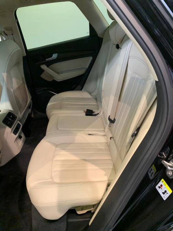 2023 Audi Q5 quattro Premium 40 TFSI