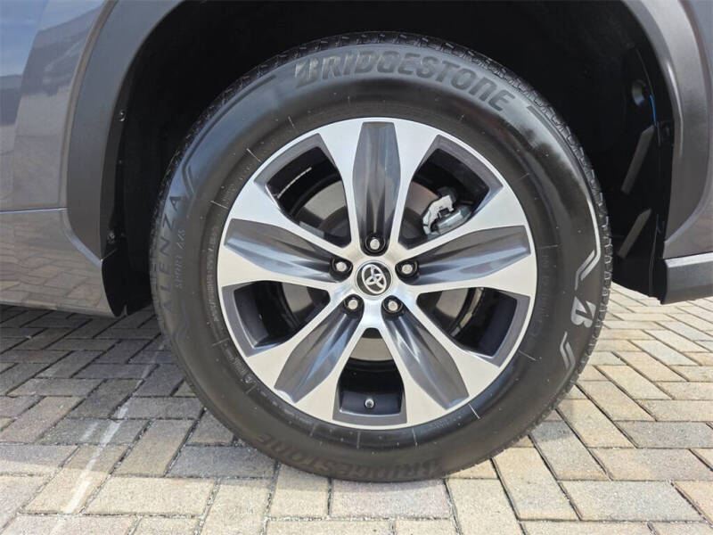 2024 Toyota Highlander XLE