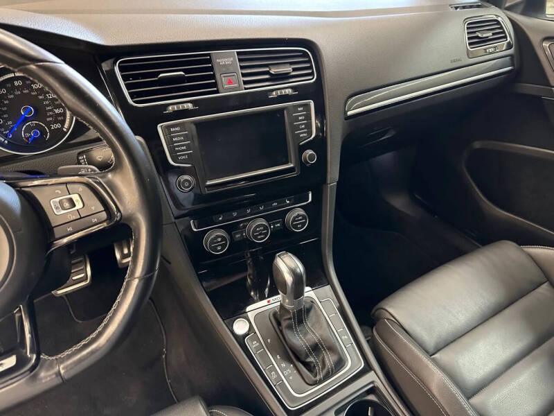 2017 Volkswagen Golf R 4Motion