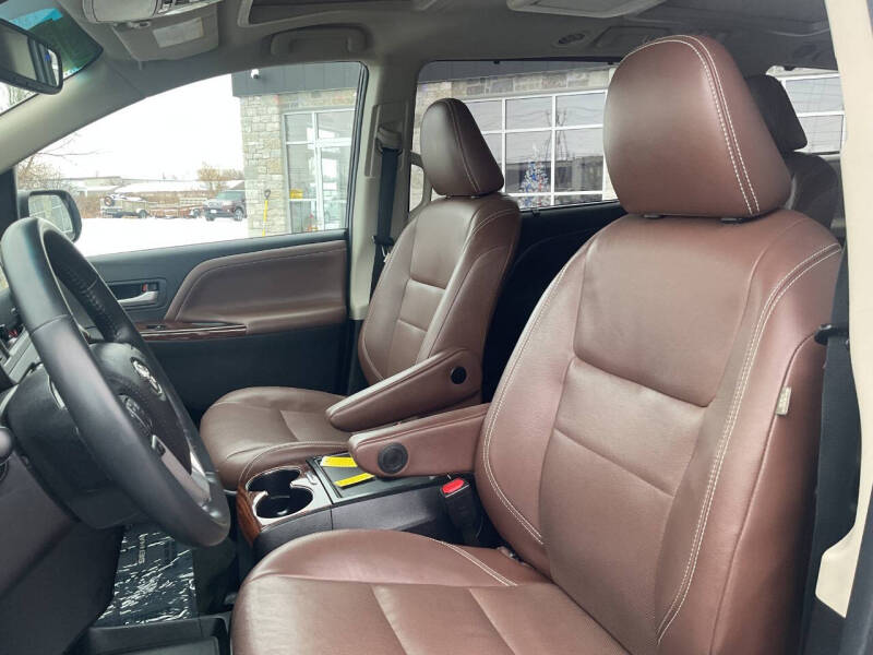 2017 Toyota Sienna Limited Premium 7-Passenger