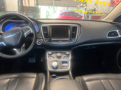 2017 Chrysler 200 Limited Platinum