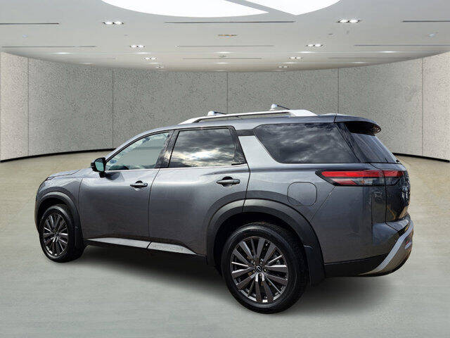 2024 Nissan Pathfinder SL