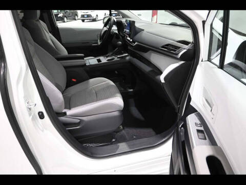 2025 Toyota Sienna LE 8-Passenger