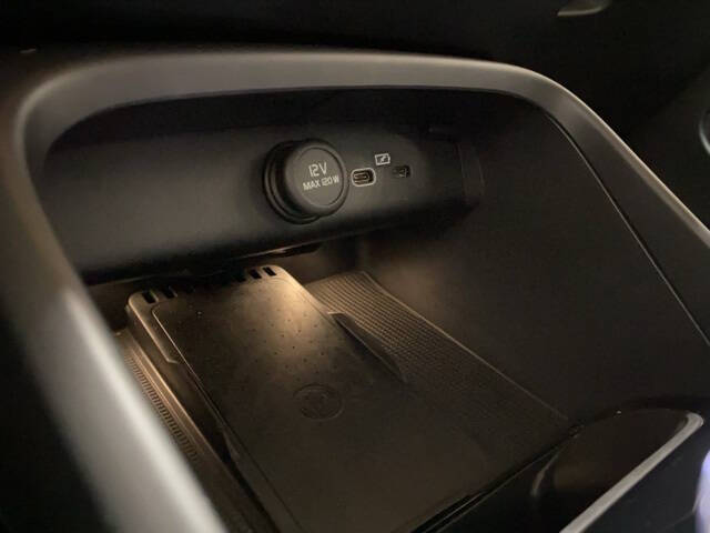 2025 Volvo XC40 B5 Plus Bright Theme