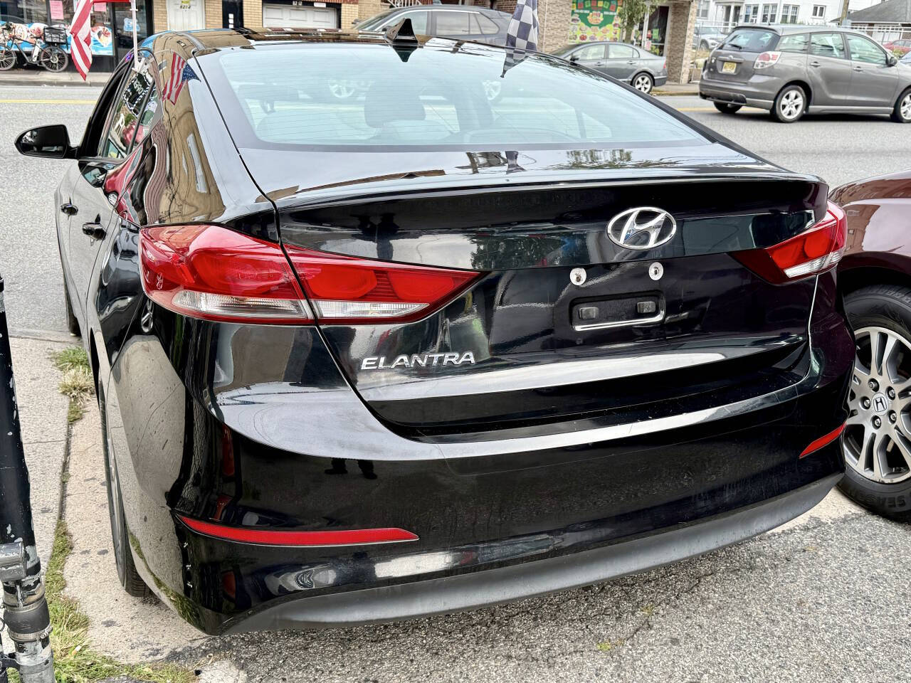 2017 Hyundai Elantra SE 4dr Sedan PZEV (US) - Black exterior view 5