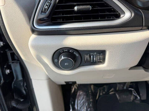 2017 Chrysler Pacifica Touring-L