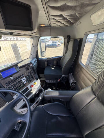 2017 Freightliner 122SD