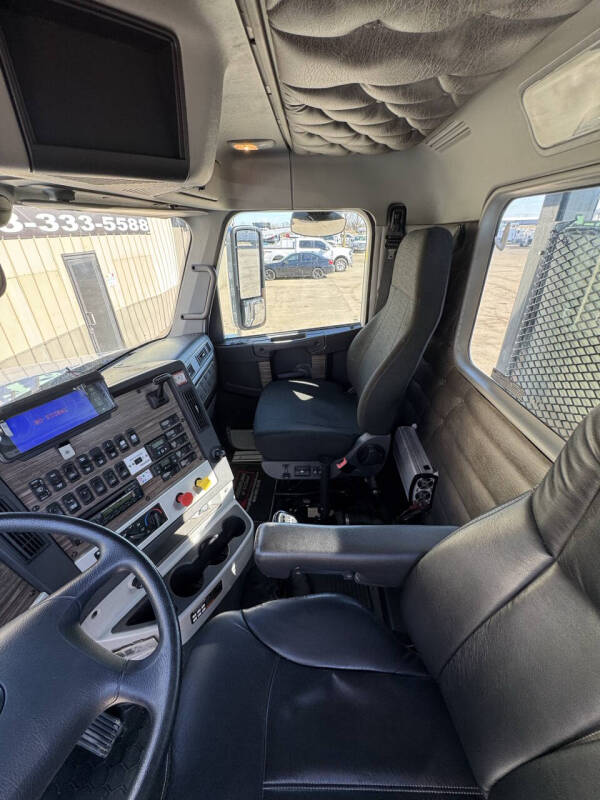 2017 Freightliner 122SD