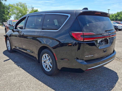 2027 Chrysler Pacifica Select