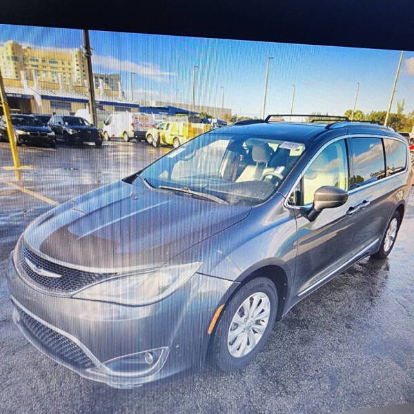 2018 Chrysler Pacifica Touring L's photo