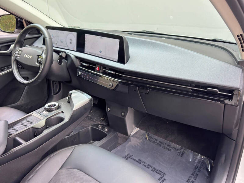 2024 Kia EV6 Light
