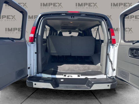 2025 Chevrolet Express LT 3500