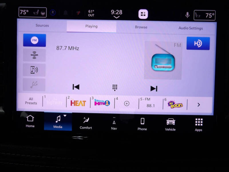 2027 Chrysler Pacifica Select