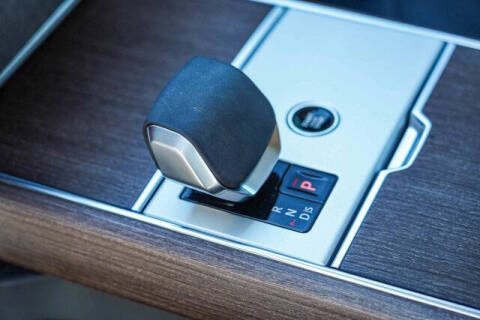 2025 Land Rover Range Rover P400 SE LWB