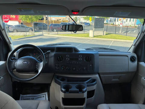 2013 Ford E-Series E-350 SD XLT
