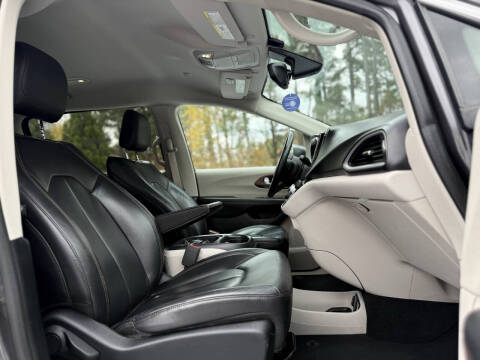 2017 Chrysler Pacifica Touring-L