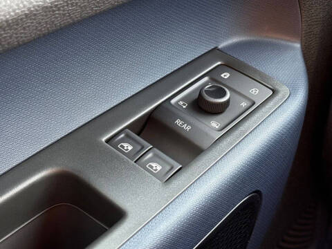 2025 Volkswagen ID. Buzz Pro S Plus 4Motion