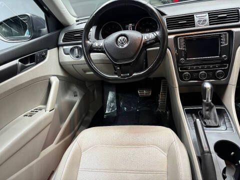 2017 Volkswagen Passat 1.8T R-Line