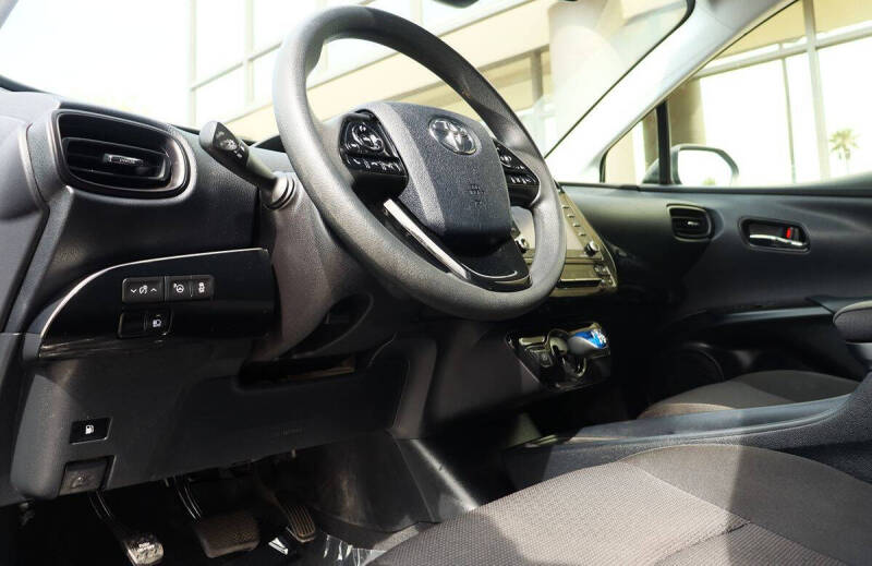 2022 Toyota Prius LE