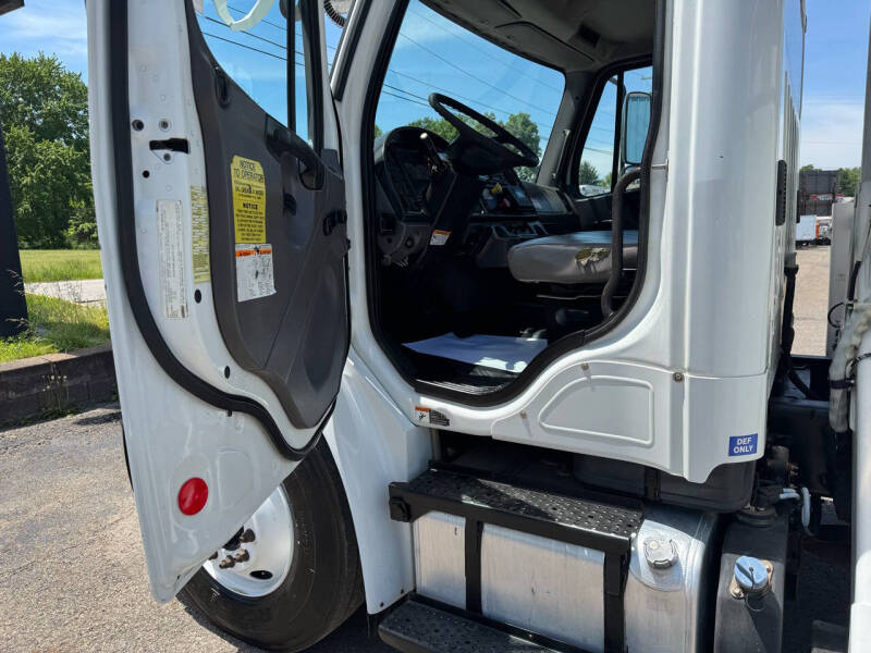 2014 Freightliner M2 106