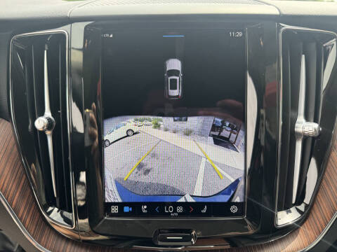 2024 Volvo XC60 B5 Plus Dark Theme