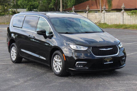 2022 Chrysler Pacifica Touring L