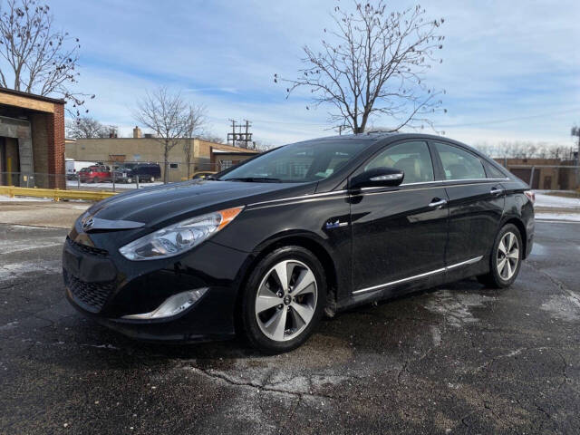 2011 Hyundai SONATA Hybrid for sale at Ideal Cars LLC in Skokie, IL