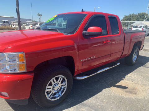 2007 Chevrolet Silverado 1500 for sale at Neri's Auto Sales in Sanger CA