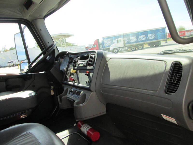 2007 Freightliner Business class M2