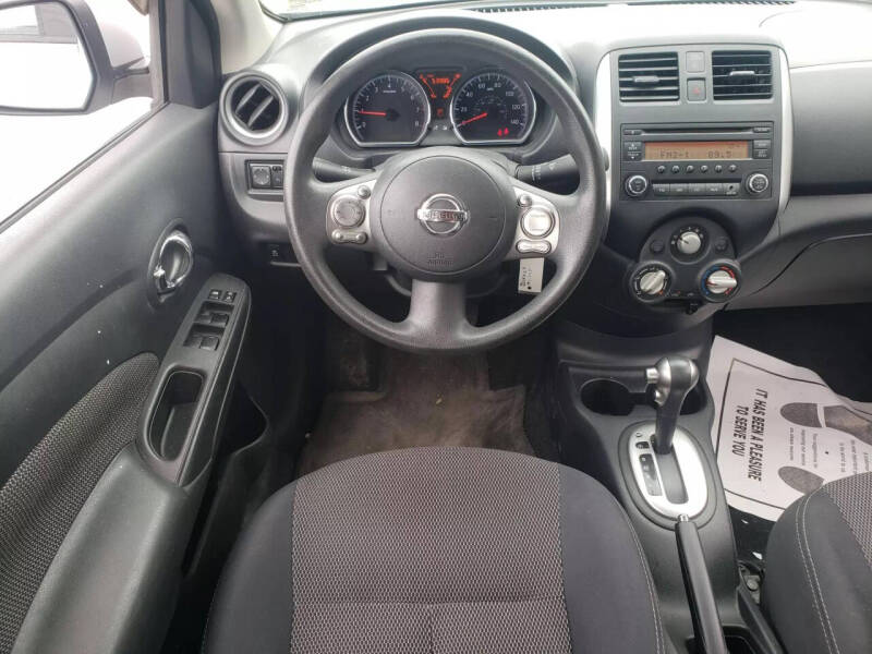 2014 Nissan Versa Sedan SV photo 15