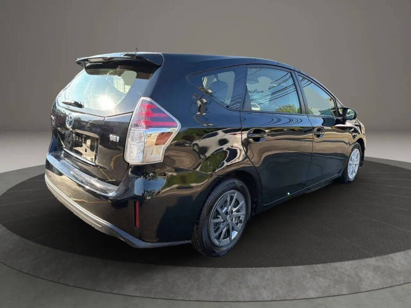 2017 Toyota Prius v Three