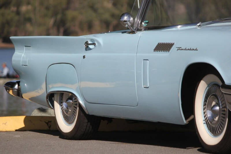 1957 Ford Thunderbird