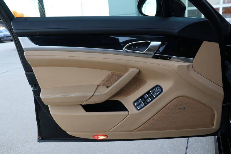 2016 Porsche Panamera Edition