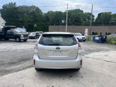 2017 Toyota Prius v Two