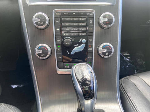 2016 Volvo XC60 T5 Drive-E Premier