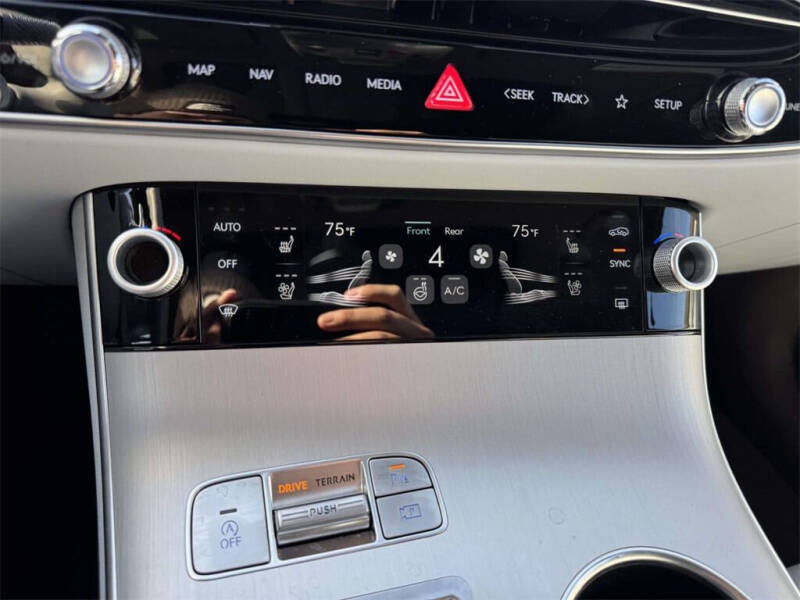 2026 Genesis GV70 2.5T Advanced