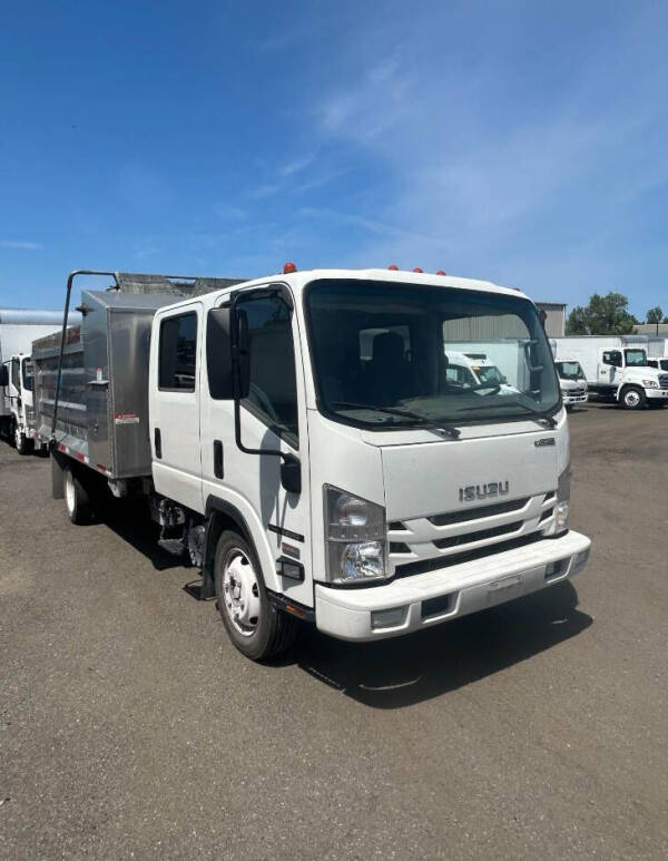 2022 Isuzu NRR